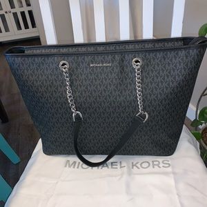 Michael Kors Jet Set travel chain tote